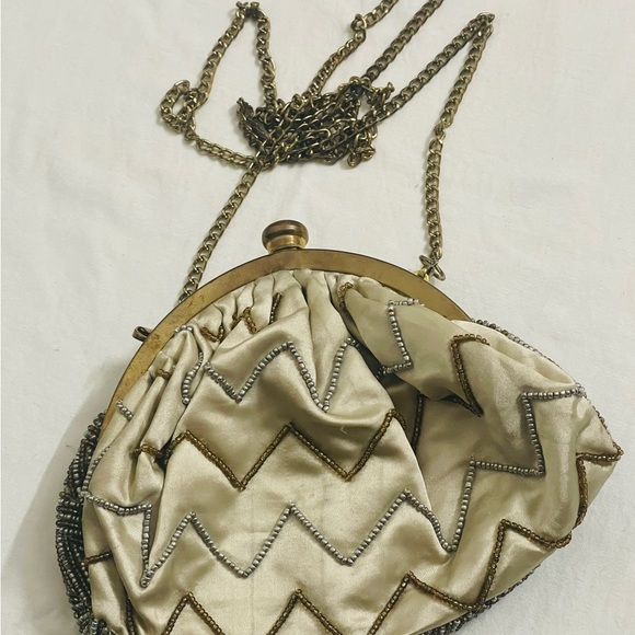 A very unique potli bag with sling - Picture 5 of 5